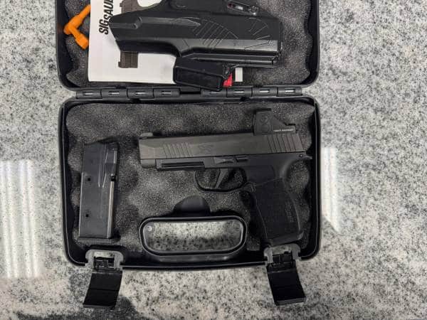 SIG SAUER P365 XL 3.7" 9MM 12+1 2-MAGS HOLSTER HOLOSUN 507K RED DOT ORIGINAL CASE BLACK USED 66A992422