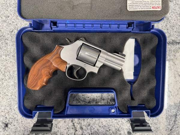 SMITH & WESSON 686-6 2.5" 357 MAG 6RD ORIGINAL CASE CNF7001