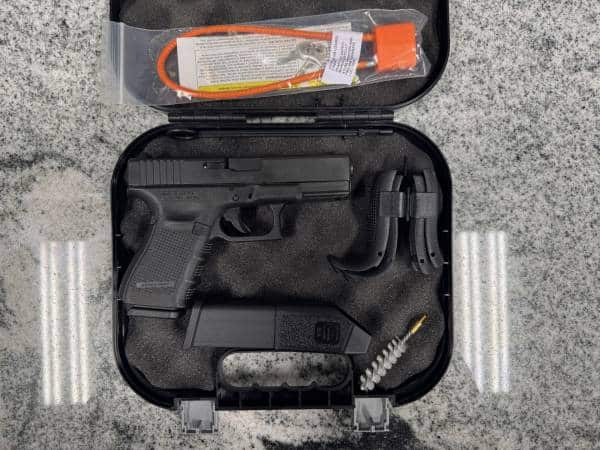 GLOCK 19 GEN 4 9MM 4.02" 15+1 2-MAGS ORIGINAL CASE USED BEBR202