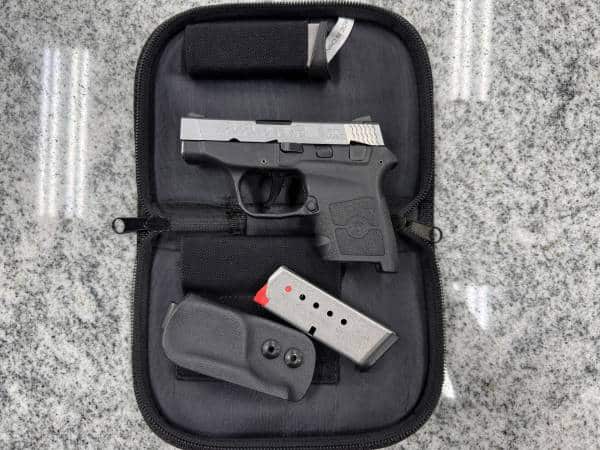 SMITH & WESSON 2.75" 380 AUTO 6+1 2-MAGS SOFT CASE BLACK/SILVER ENGRAVED USED KJC8695