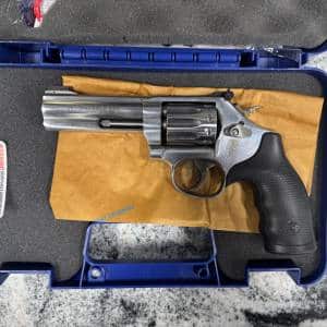 SMITH & WESSON 617-6 4" 22LR 10-SHOT ORIGINAL CASE STAINLESS USED EEJ0012