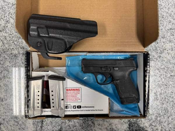 SMITH & WESSON M&P9 SHIELD M2.0 3.1" 9MM 7/8+1 3-MAGS HOSLTER ORIGINAL BOX BLACK USED HZZ5721