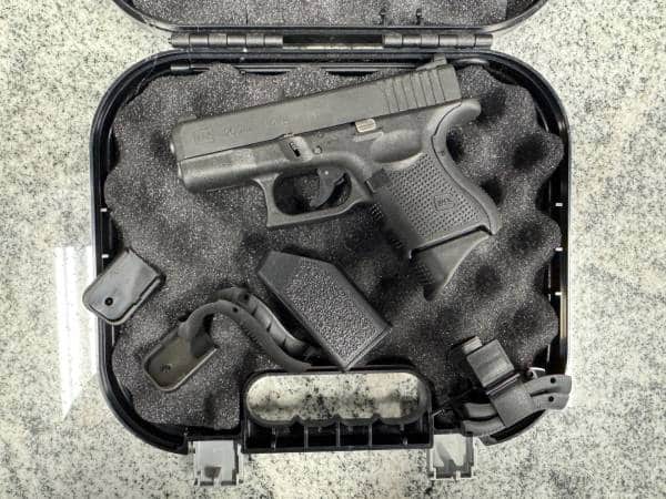 GLOCK 26 GEN 4 9MM 3.43" 10+1 1-MAGS ORIGINAL CASE BLACK USED XYK500
