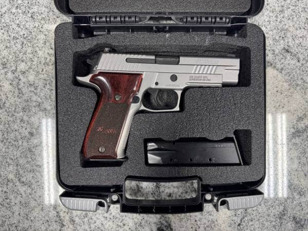 SIG SAUER P226 ELITE 9MM 15+1 2-MAGS ORIGINAL CASE STAINLESS USED 47E023358