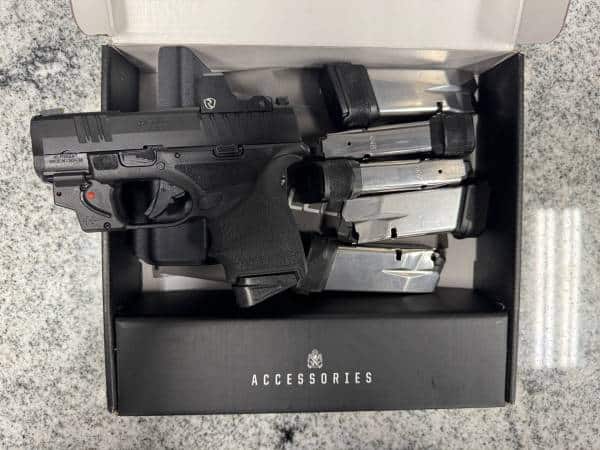 SPRINGFIELD ARMORY HELLCAT OSP 9MM 13+1 6-MAGS OPTICS AND LASER PACKAGE ORIGINAL BOX HOLSTER BLACK USED BA603630