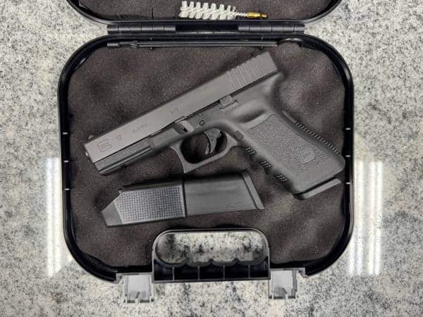 GLOCK 17 GEN3 9MM 4.49" 2-MAGS 10RD ORIGINAL CASE BLACK USED BVFN324