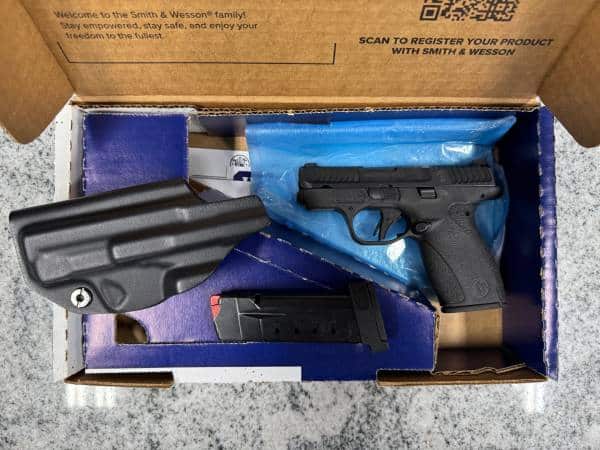 SMITH & WESSON BODYGUARD 2.0 380 AUTO 2.75" 10/12+1 2-MAGS ORIGINAL BOX AND HOLSTER BLACK USED EJN4249