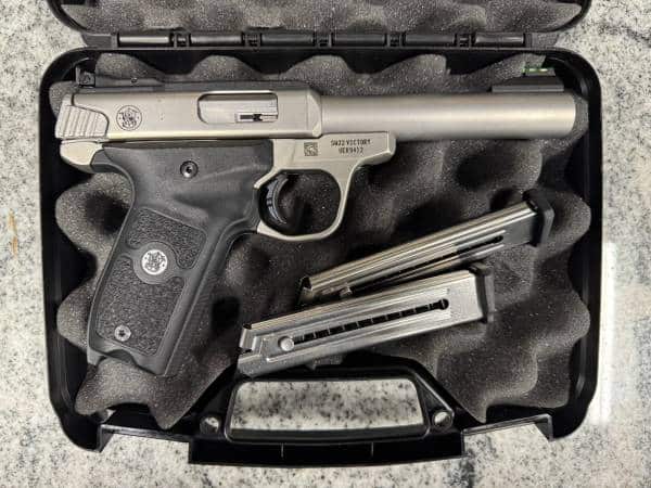 SMITH & WESSON SW22 VICTORY 5.25" 22LR 10+1 2-MAGS NOT-ORIGINAL-CASE SILVER USED UEK9412