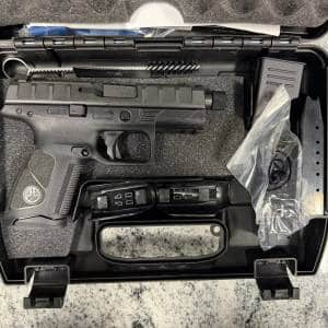 BERETTA APX CENTURION 4.4" THREADED 9MM 15+1 2-MAGS ORIGINAL CASE NEVER FIRED BLACK USED A076421X