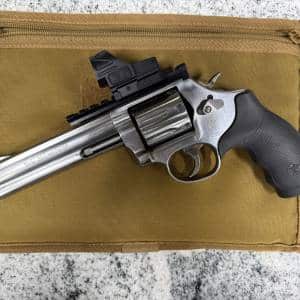 SMITH & WESSON 686-6 6" 357MAG 7RD W/ SOFT CASE AND OPTIC STAINLESS USED DKE9335