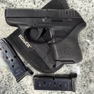 RUGER LCP 380 AUTO 2.75" 6+1 3-MAGS SOFT HOLSTER NO-BOX/CASE BLACK USED 372621023