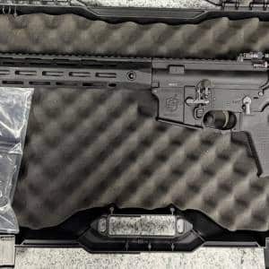 KNIGHT'S ARMAMENT SR-15 MOD 2 16" 5.56 NO-MAG ORIGINAL CASE VERY LITTLE USE BLACK USED KM925201